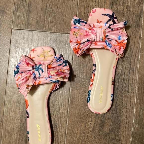 COASTAL PLEATED BOW FLAT SANDAL - Picture 2 of 4